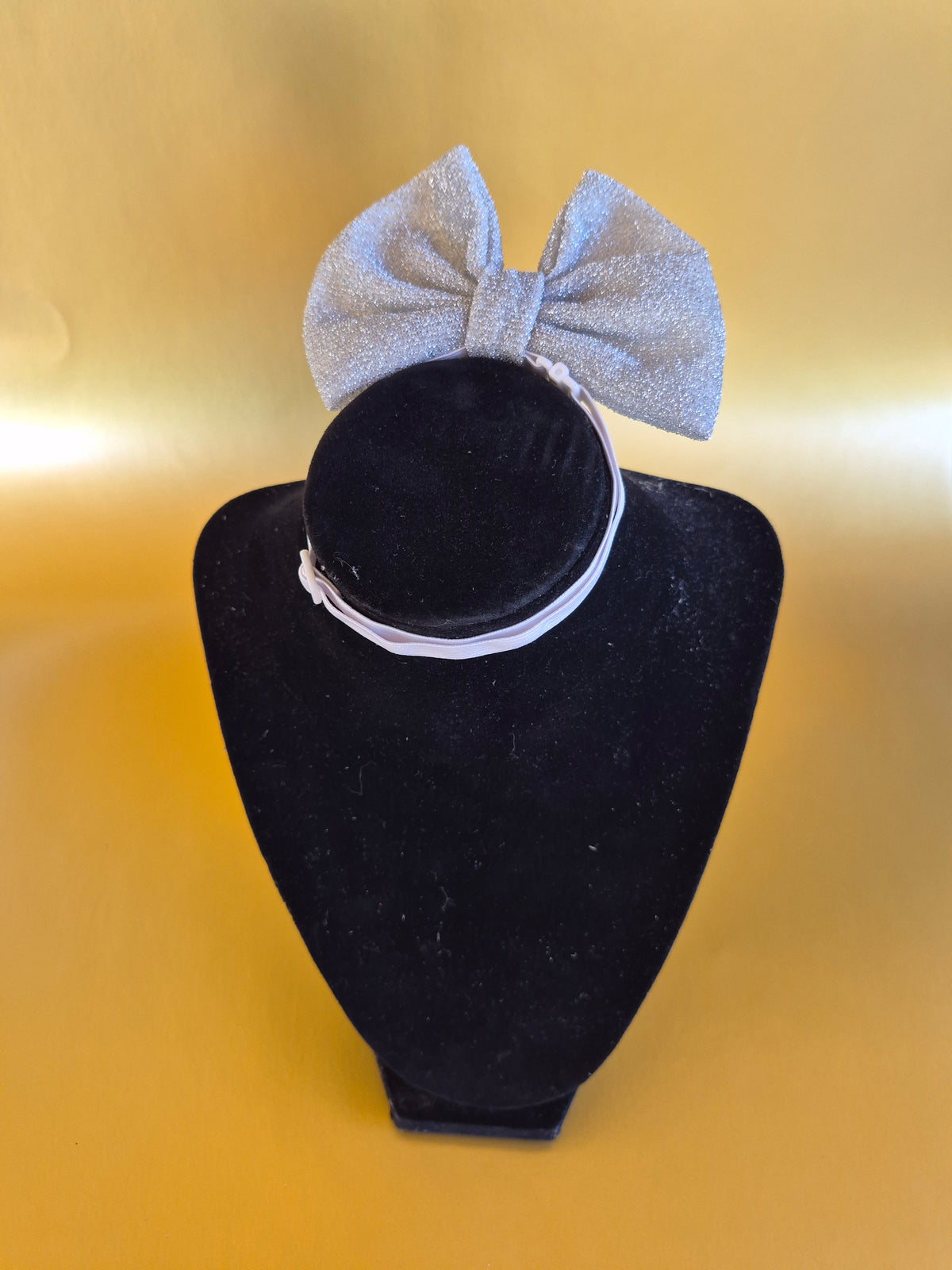 Silver stand up dog bow