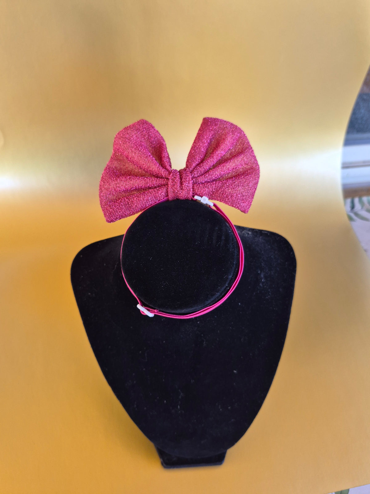 Pink stand up bow